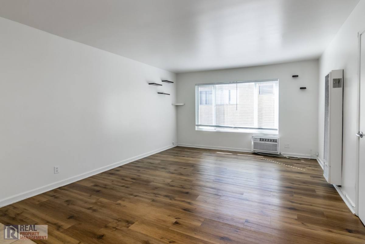 20327 Saticoy St, Winnetka, CA 91306 - Apartment for Rent - Image 2