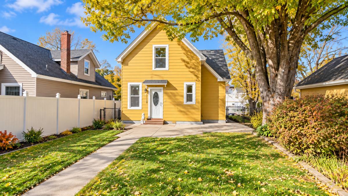 House for rent at 190 Annapolis St E, St. Paul, MN 55118