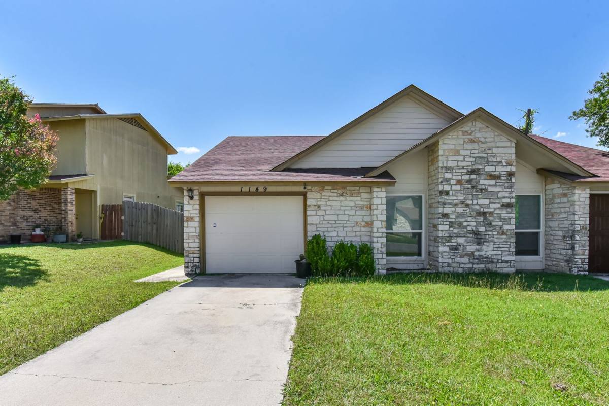 1149 Royal Crest Dr, Killeen, TX 76549 - Townhouse for Rent - Image 2