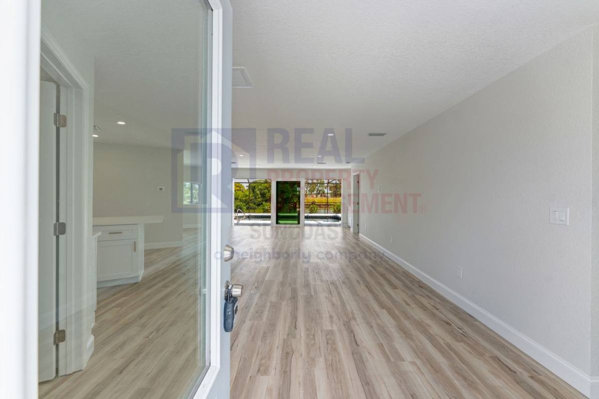 411 Pine Tree Terrace, Venice, FL 34293 - House for Rent - Image 4