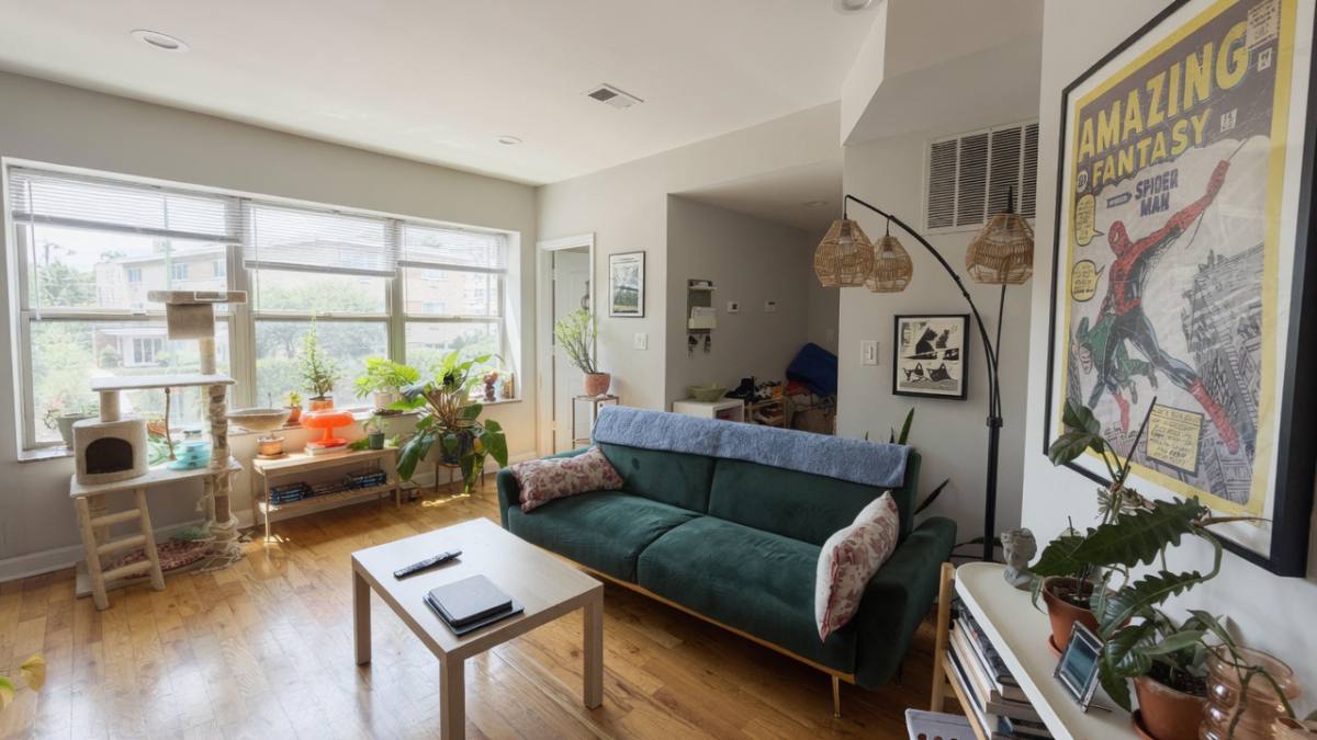 Apartment for rent at 2038 W Touhy Ave #2, Chicago, IL 60645