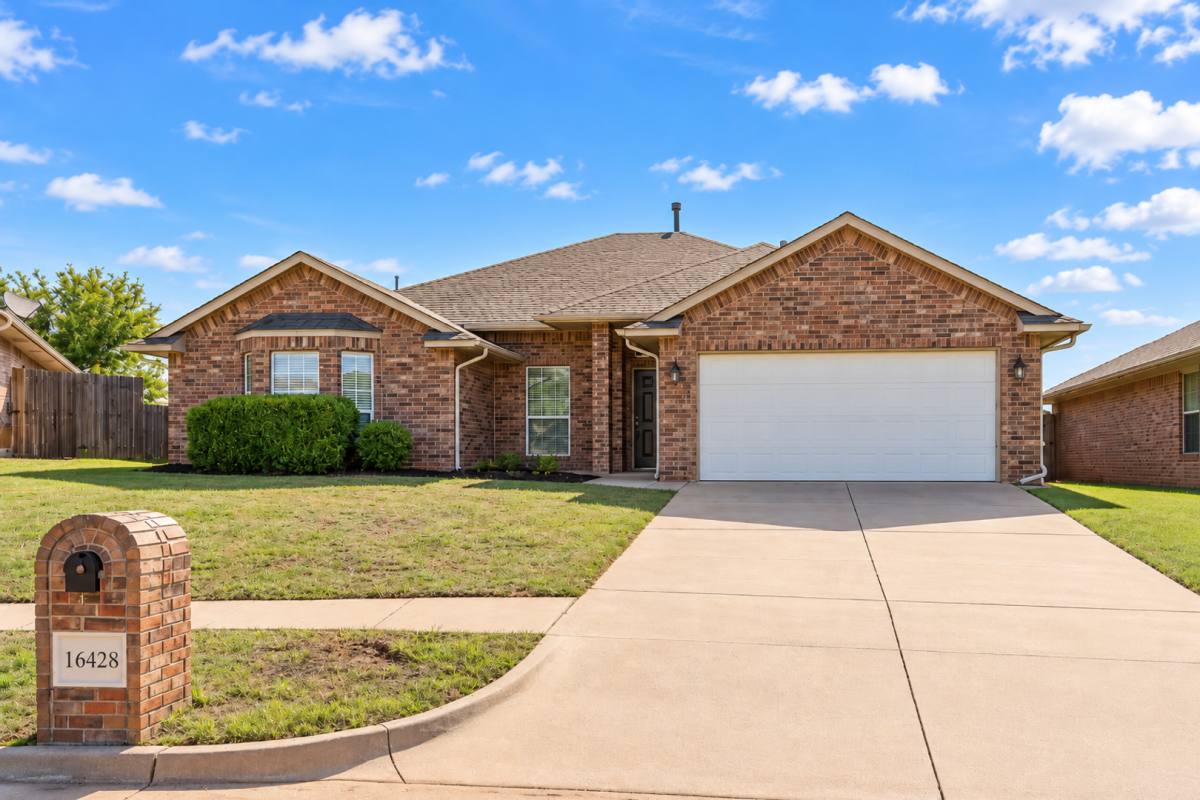 House for rent at 16428 Village Common Dr, Edmond, OK 73013