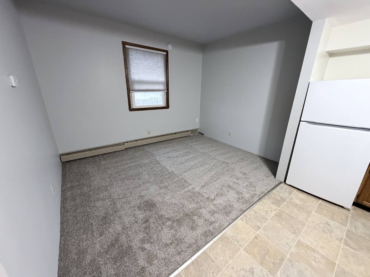 1422 Weeks Ave #3, Superior, WI 54880 - Apartment for Rent - Image 4