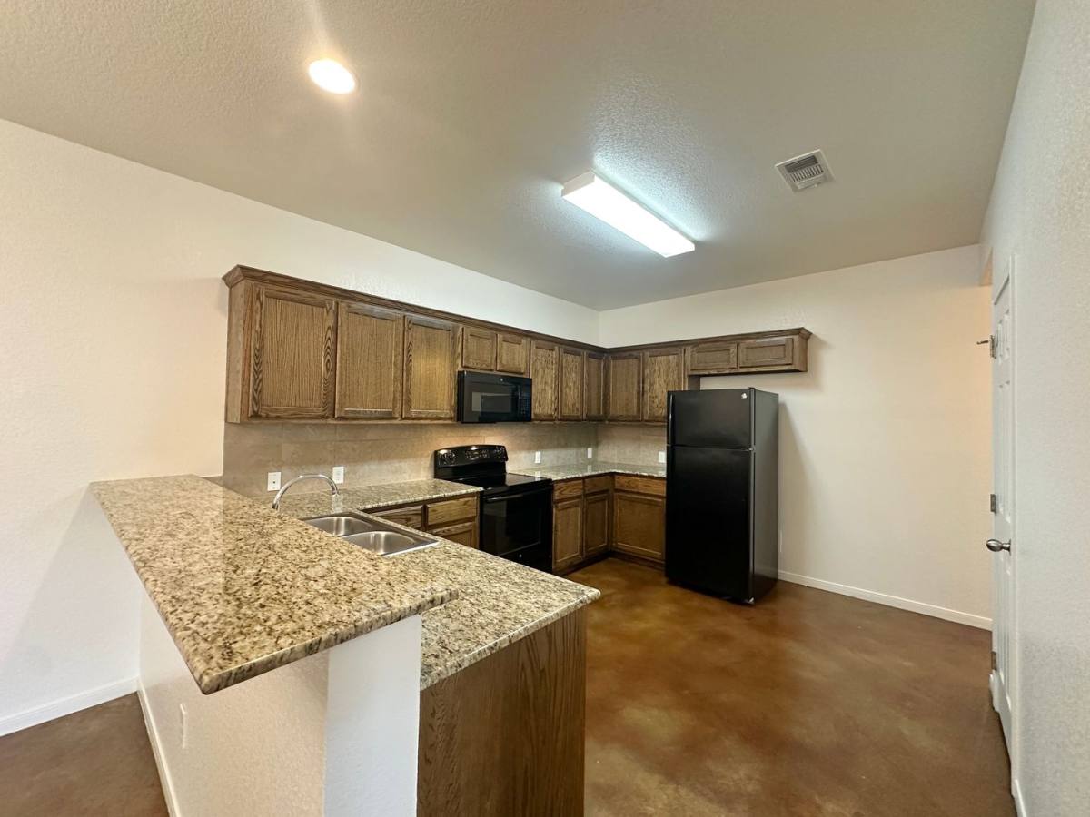 906 A McClure Dr, Harker Heights, TX 76548 - Townhouse for Rent - Image 9