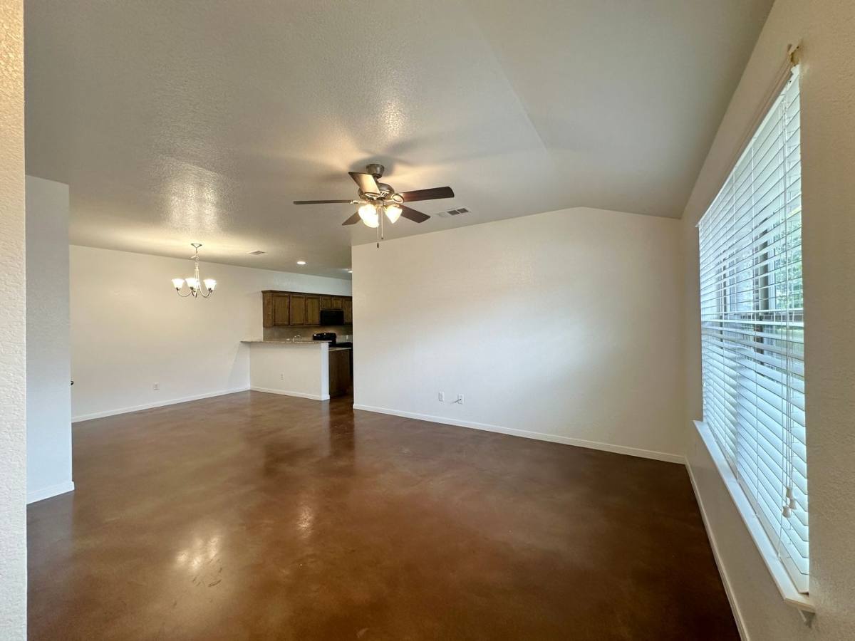 906 A McClure Dr, Harker Heights, TX 76548 - Townhouse for Rent - Image 3