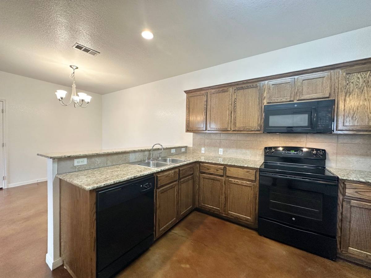 906 A McClure Dr, Harker Heights, TX 76548 - Townhouse for Rent - Image 10