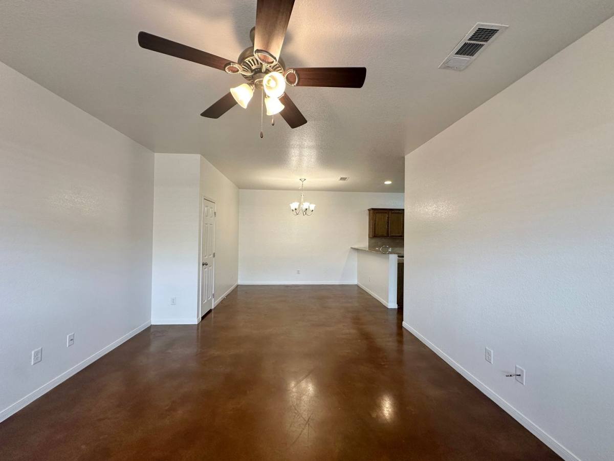 906 A McClure Dr, Harker Heights, TX 76548 - Townhouse for Rent - Image 4