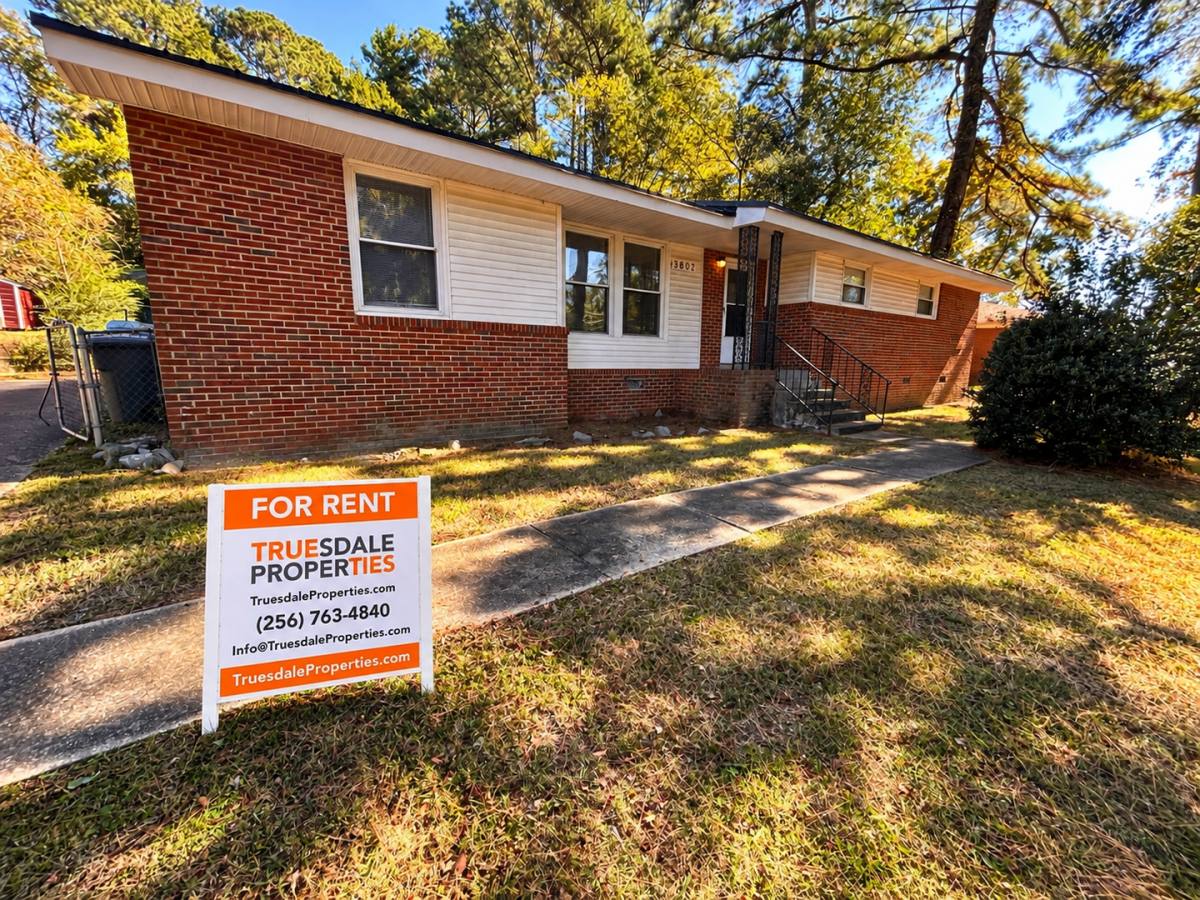 House for rent at 3802 Lakeview Dr NW, Huntsville, AL 35810