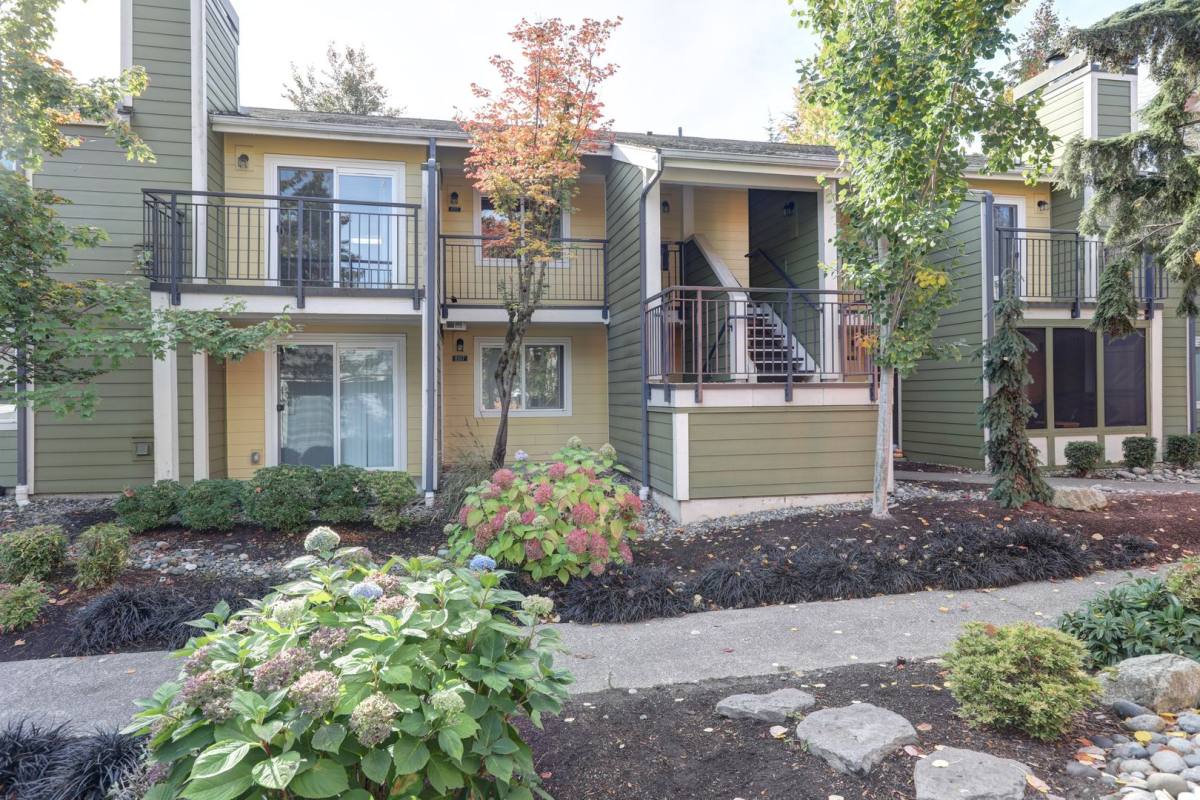 Condo for rent at 12607 SE 41st Place #H207, Bellevue, WA 98006