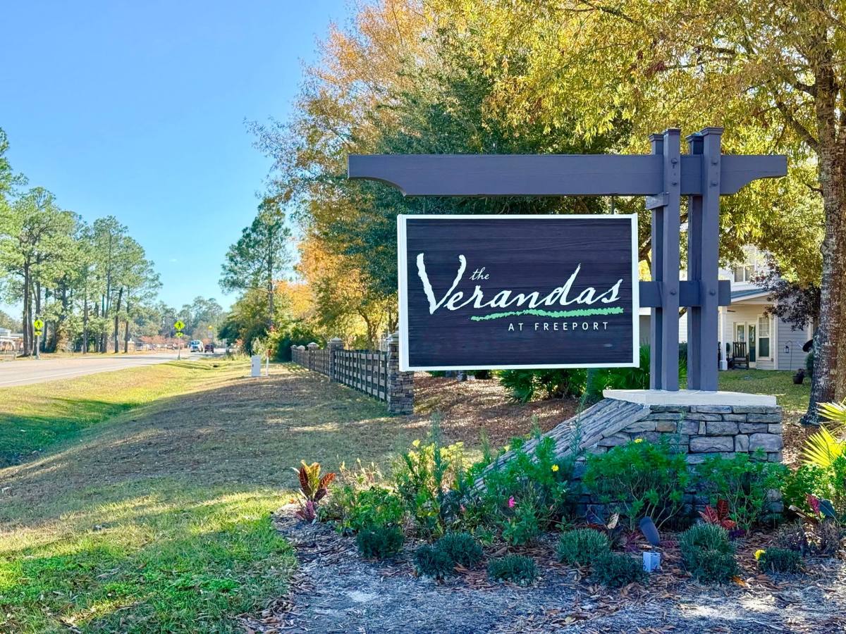 284 N Sand Palm Rd, Freeport, FL 32439 - Townhouse for Rent - Image 2