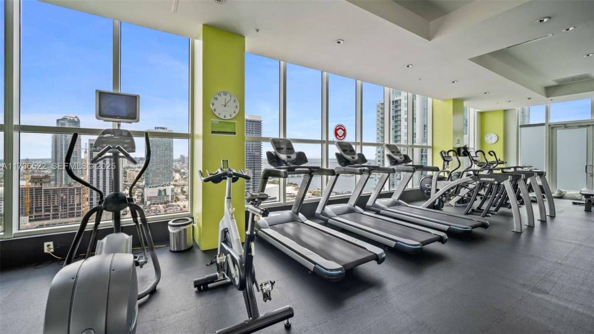 133 NE 2 Ave #2013, Miami, FL 33132 - Condo for Rent - Image 3