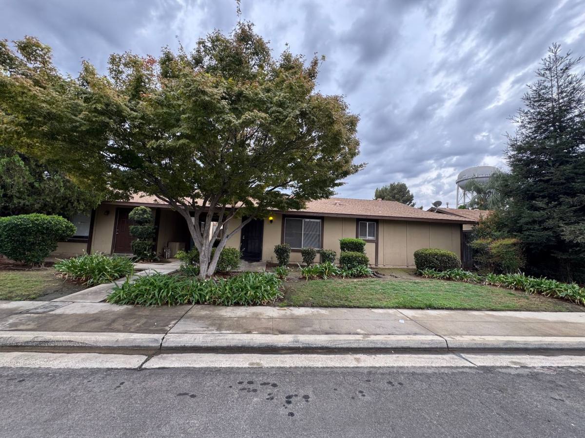Apartment for rent at 180 W 9th St, Clovis, CA 93612