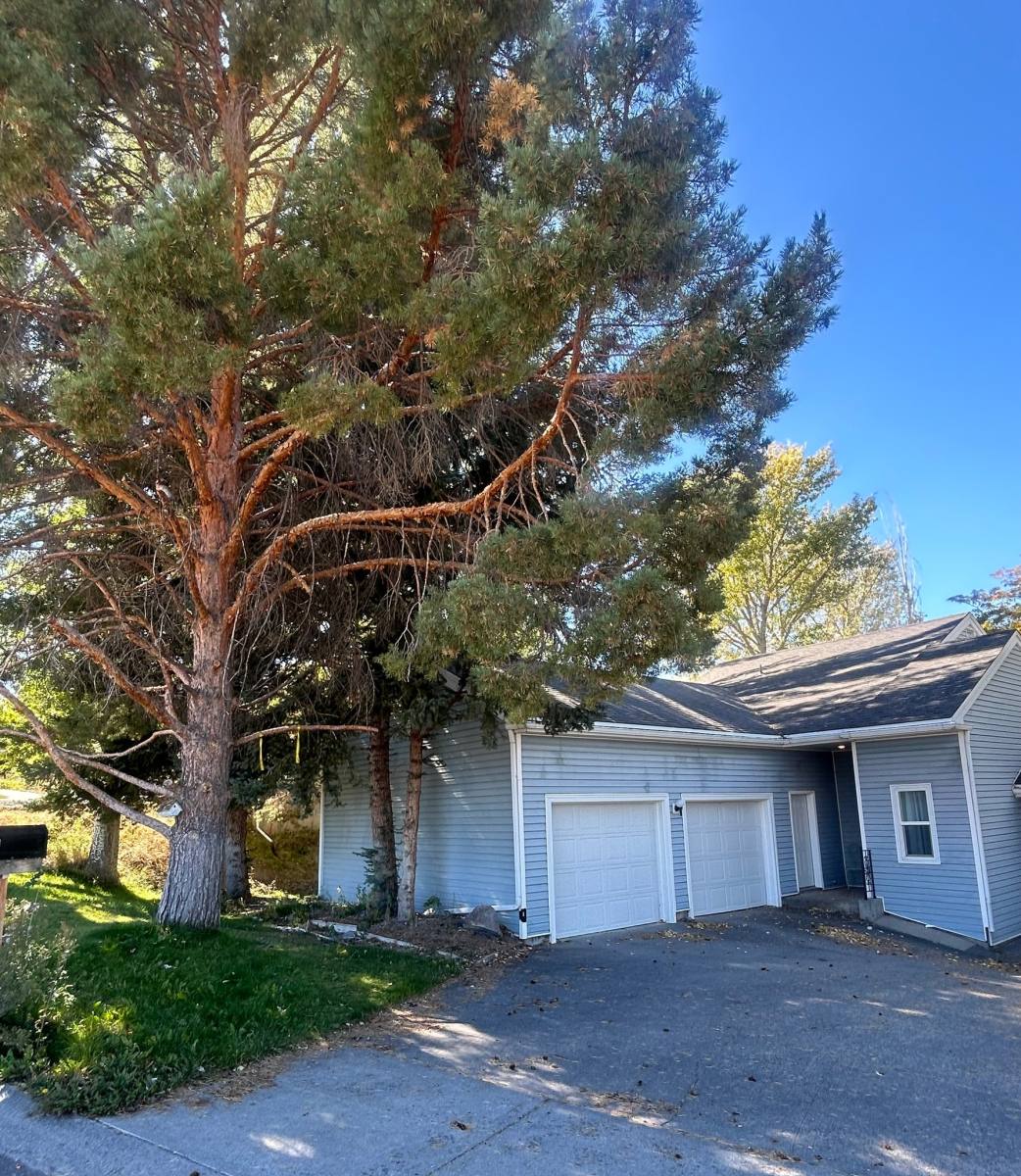 House for rent at 11804 S Country Club Dr, Idaho Falls, ID 83404