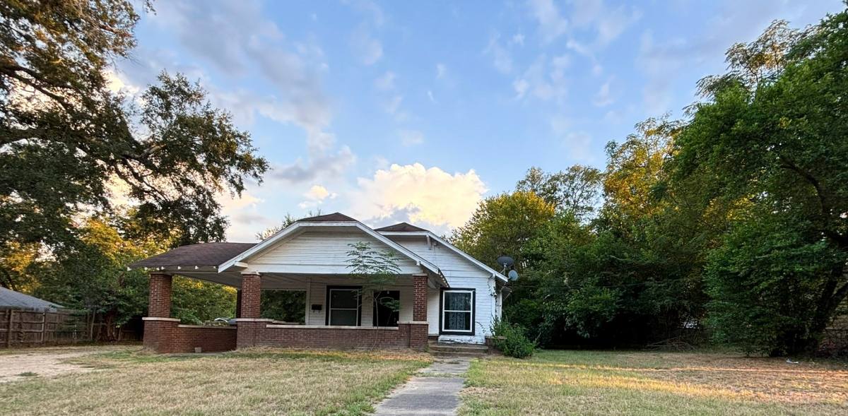 House for rent at 517 Jefferson St, Pittsburg, TX 75686