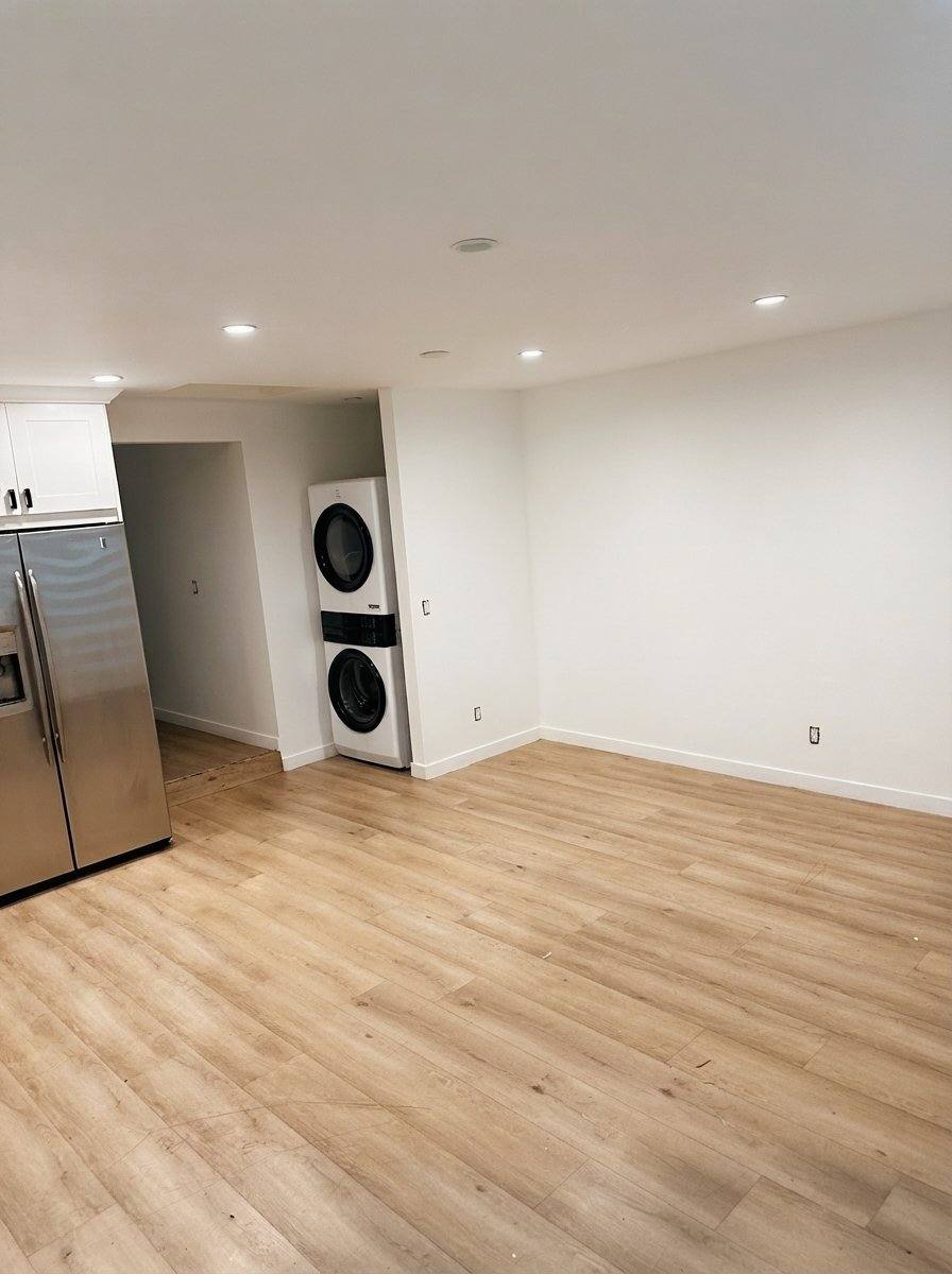 7449 1/2 Variel Ave, Canoga Park, CA 91303 - Apartment for Rent - Image 3