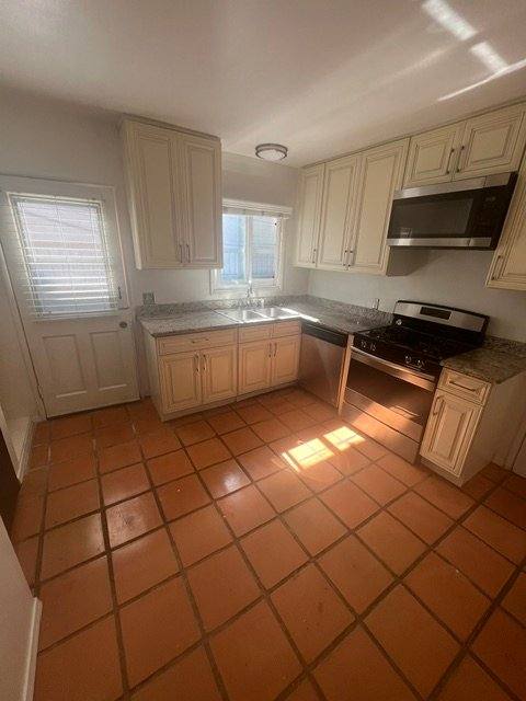 620 Alexander St #B, Glendale, CA 91203 - Apartment for Rent - Image 8