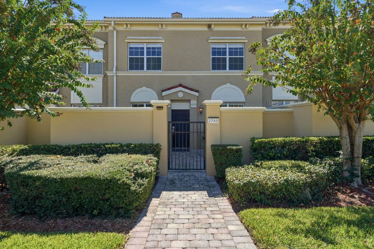 Townhouse for rent at 2780 Bella Vista Dr, Davenport, FL 33897
