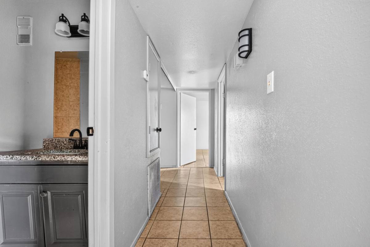 8034 Antoine Dr #201 photo 8