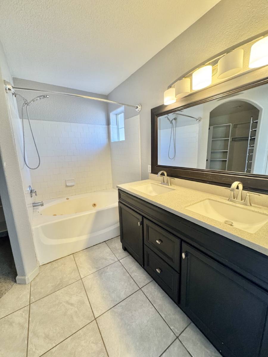 6386 E 45th Place, Yuma, AZ 85365 - House for Rent - Image 8