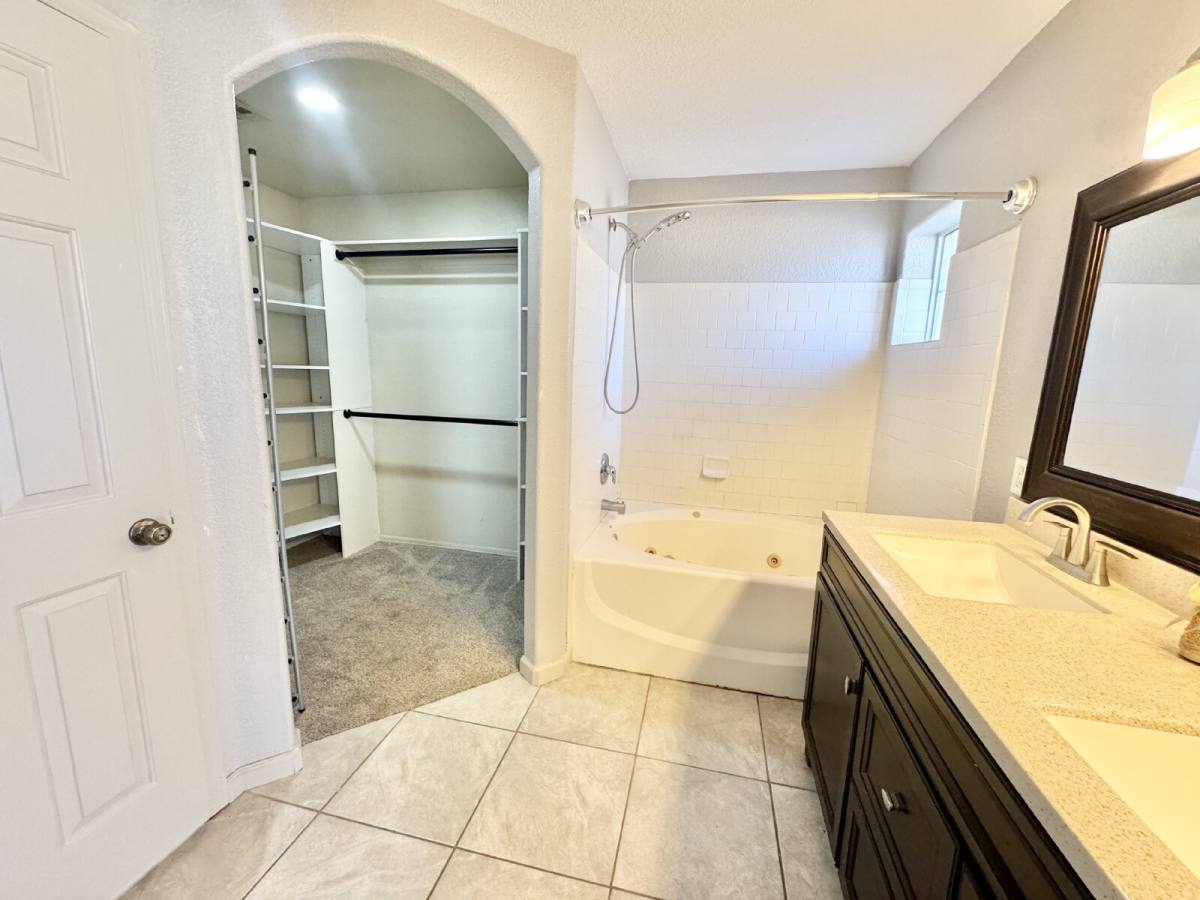 6386 E 45th Place, Yuma, AZ 85365 - House for Rent - Image 9