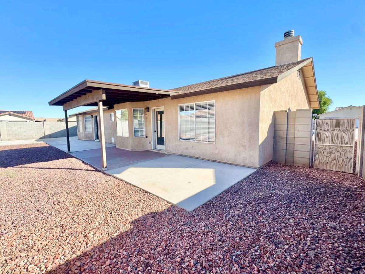 6386 E 45th Place, Yuma, AZ 85365 - House for Rent - Image 6