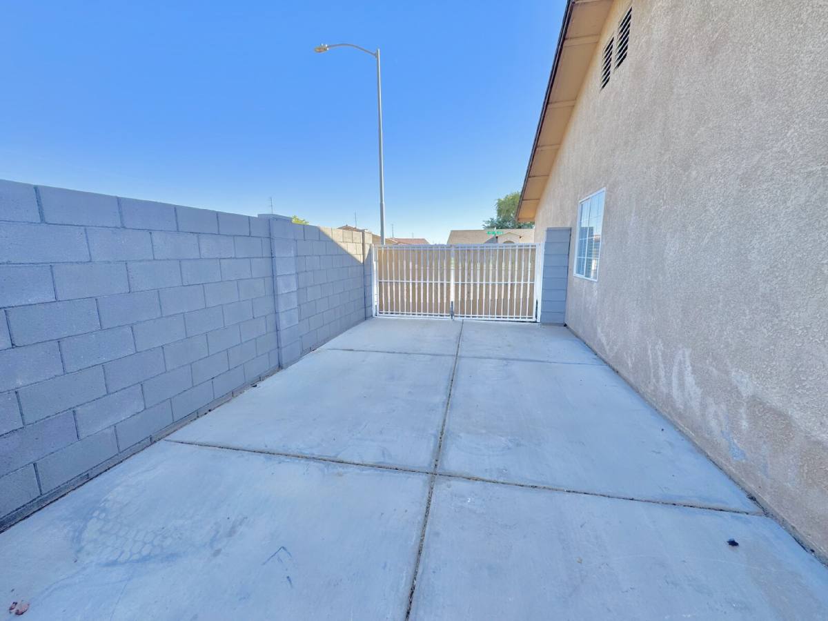 6386 E 45th Place, Yuma, AZ 85365 - House for Rent - Image 4
