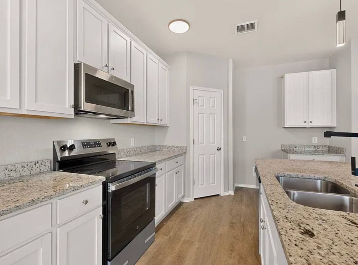 3300 Ridge Place, Seguin, TX 78155 - House for Rent - Image 9