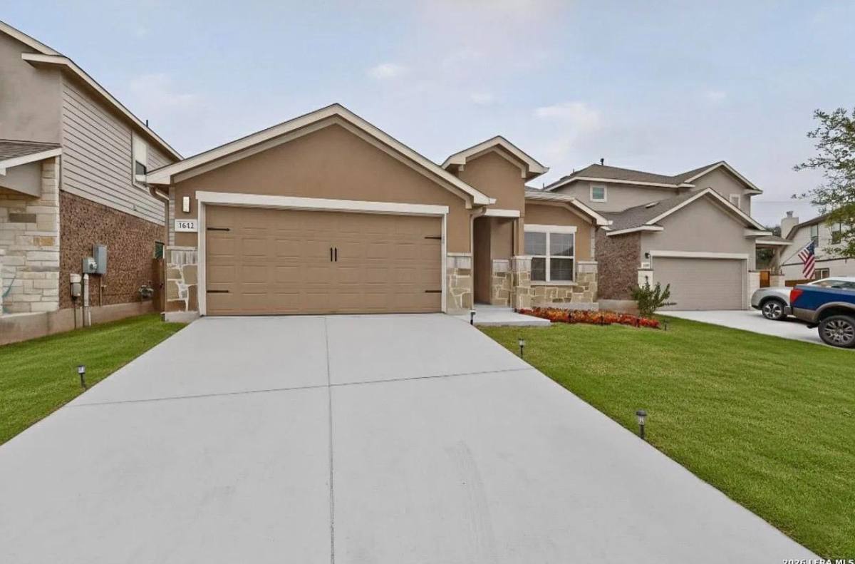 1612 Stone, New Braunfels, TX 78132 - House for Rent - Image 2