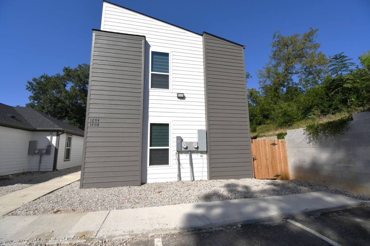 1208 E Earle St, Tyler, TX 75702 - House for Rent - Image 2