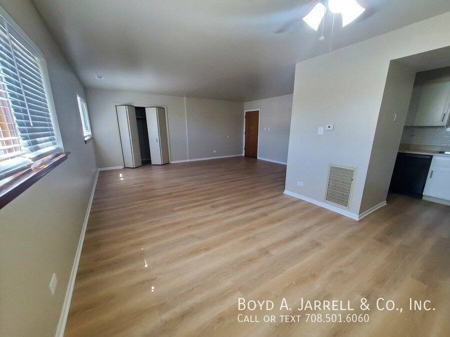 Apartment for rent at 18019 Dixie Highway #180-3E, Homewood, IL 60430
