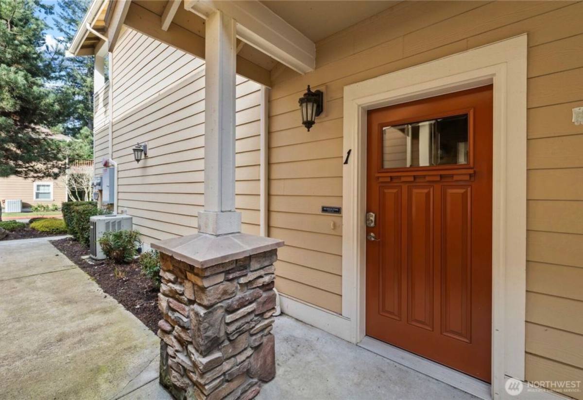 21900 SE 242nd St #E1, Maple Valley, WA 98038 - Townhouse for Rent - Image 2