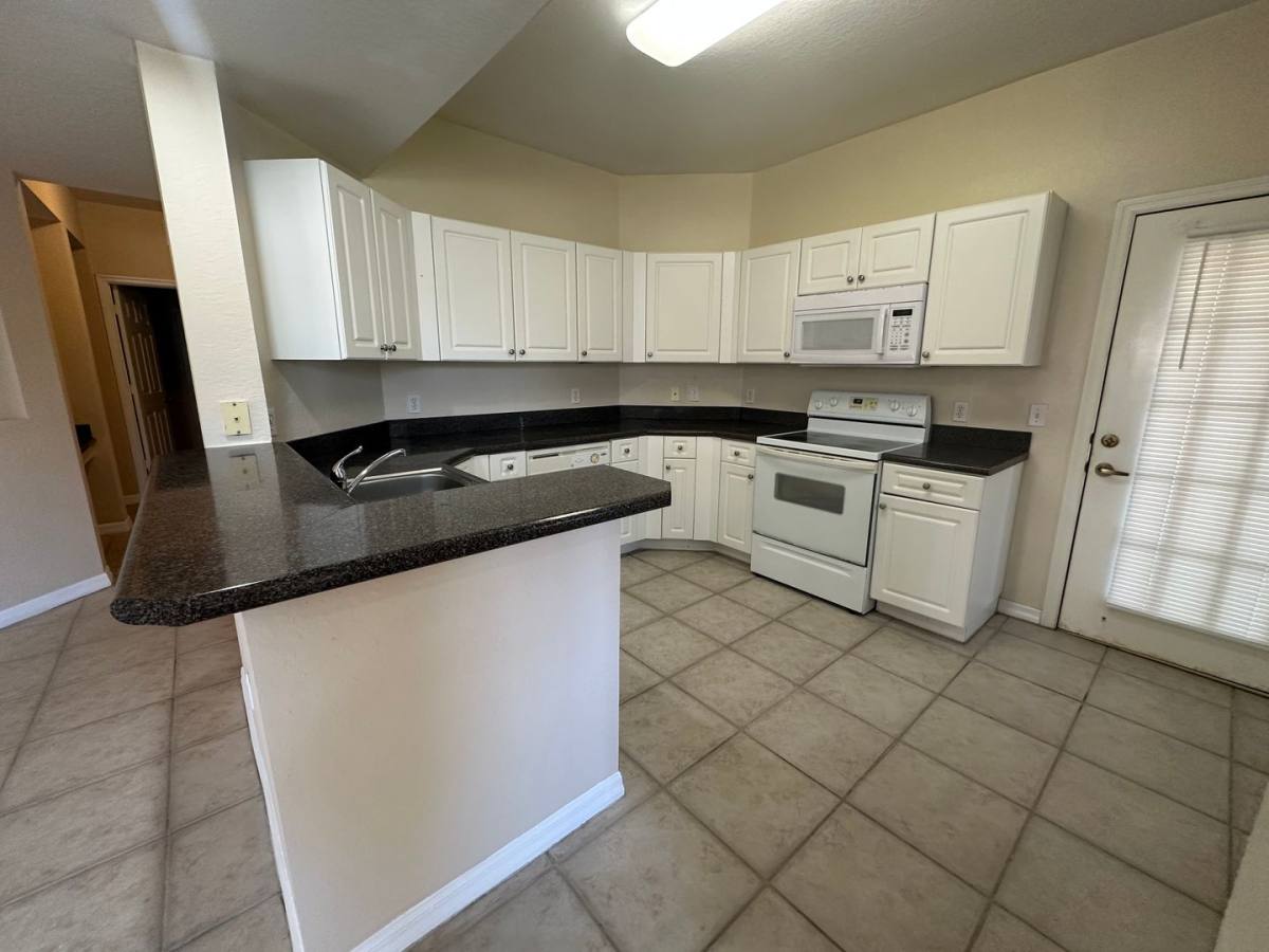 2440 57th Circle, Vero Beach, FL 32966 - Condo for Rent - Image 5