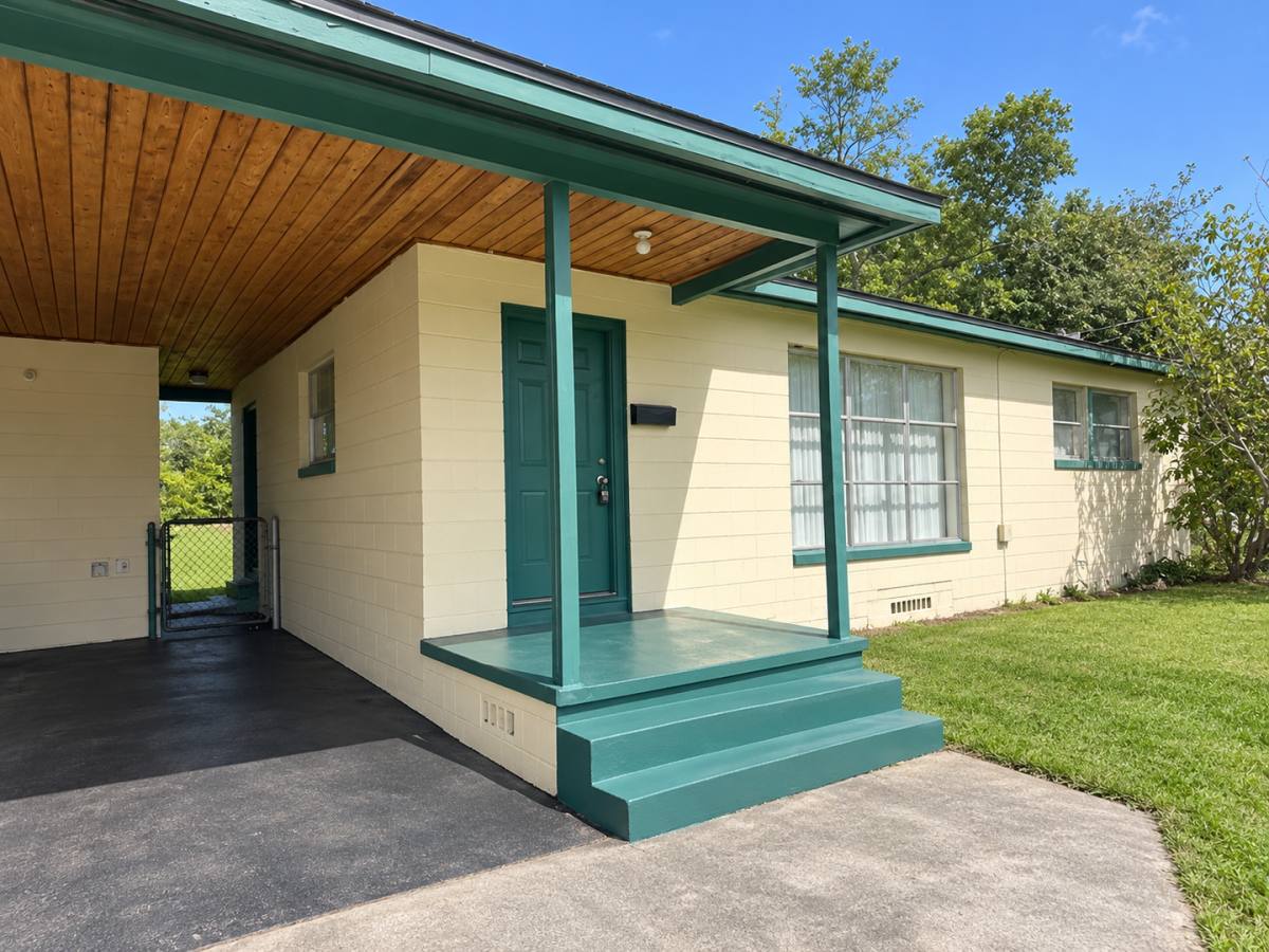 House for rent at 3427 Rogero Rd, Jacksonville, FL 32277