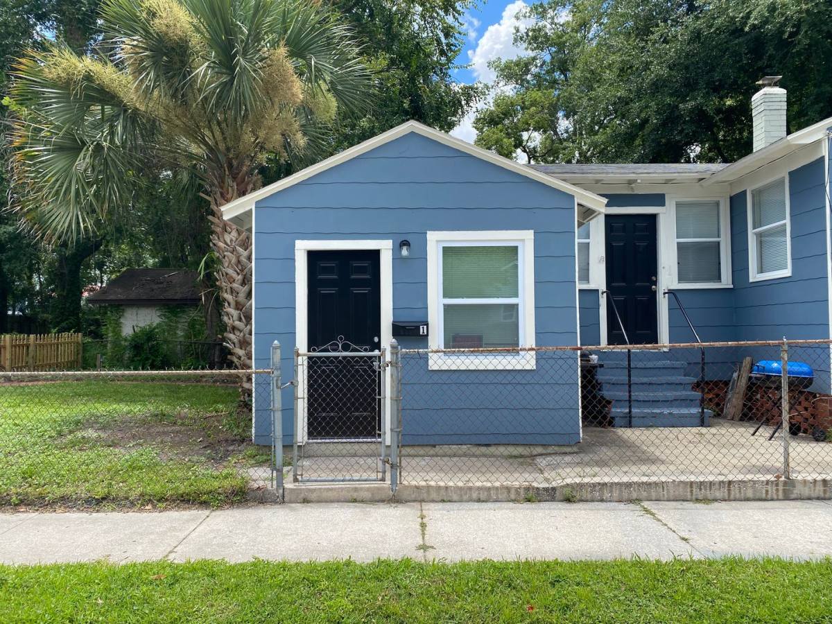 Apartment for rent at 5002 Colonial Ave, Jacksonville, FL 32210