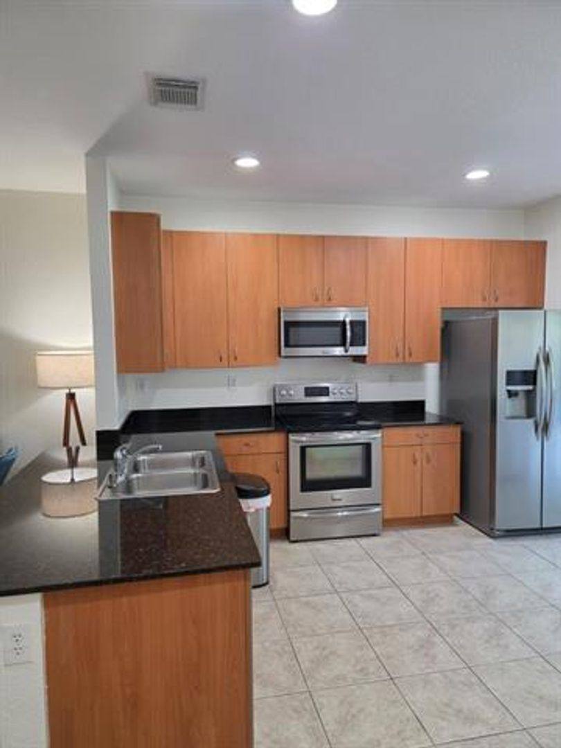 Townhouse for rent at 14965 SW 41st Lane Th, Miami, FL 33185