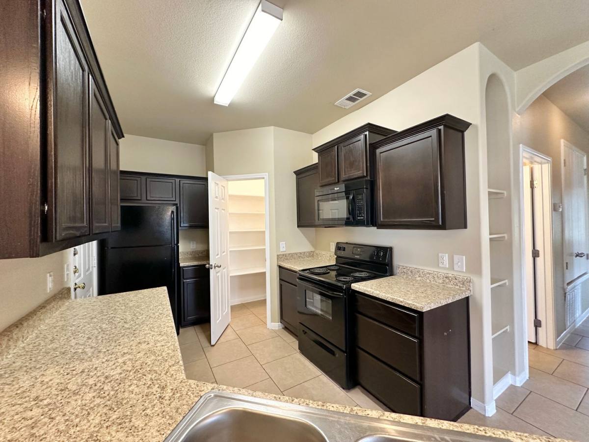 1300 Loyal Lane, Killeen, TX 76549 - Apartment for Rent - Image 8