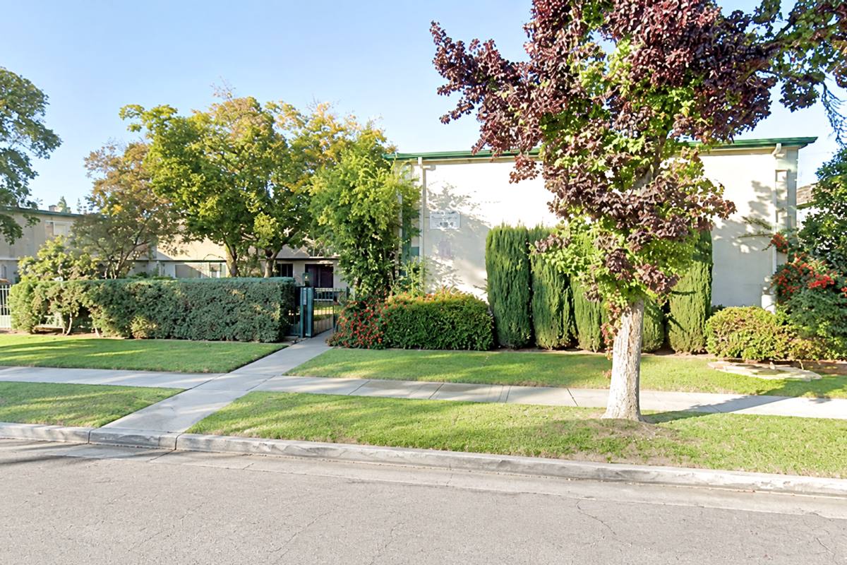 Townhouse for rent at 3363 E Sierra Madre Ave, Fresno, CA 93726