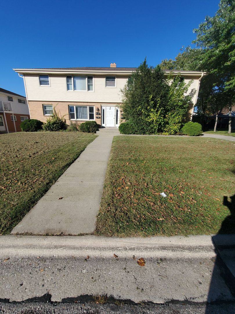 Apartment for rent at 508 Lakeview Ave, South Milwaukee, WI 53172