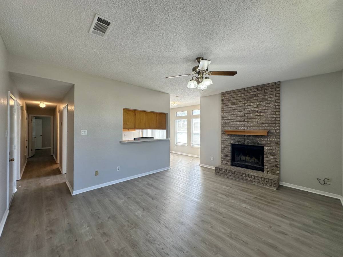 2406 Cross Timber Dr, Killeen, TX 76543 - House for Rent - Image 2