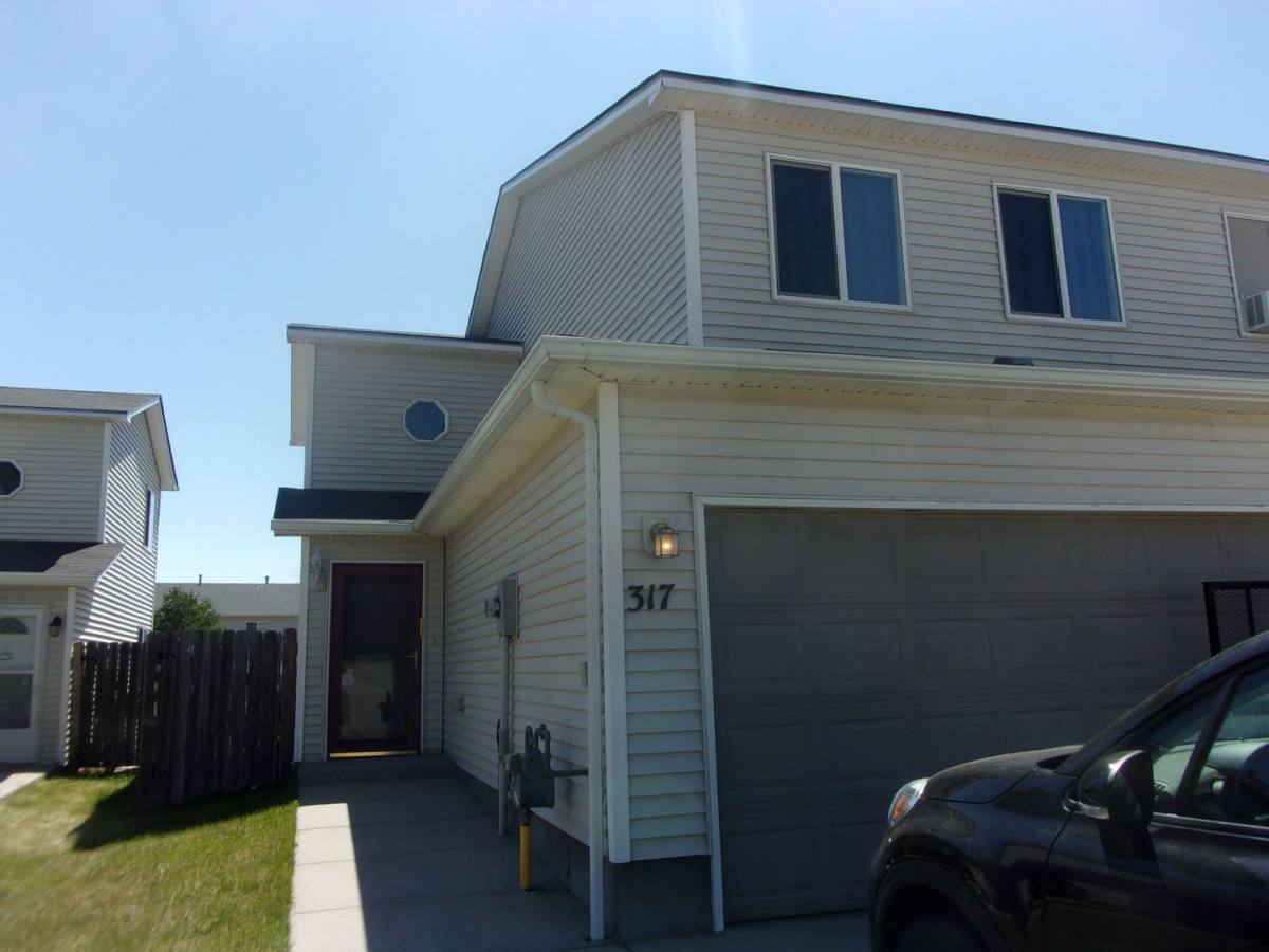 317 Abby Rd, Cheyenne, WY 82007 - Townhouse for Rent - Image 2