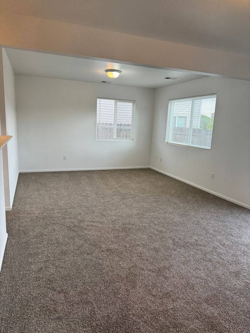 317 Abby Rd, Cheyenne, WY 82007 - Townhouse for Rent - Image 6