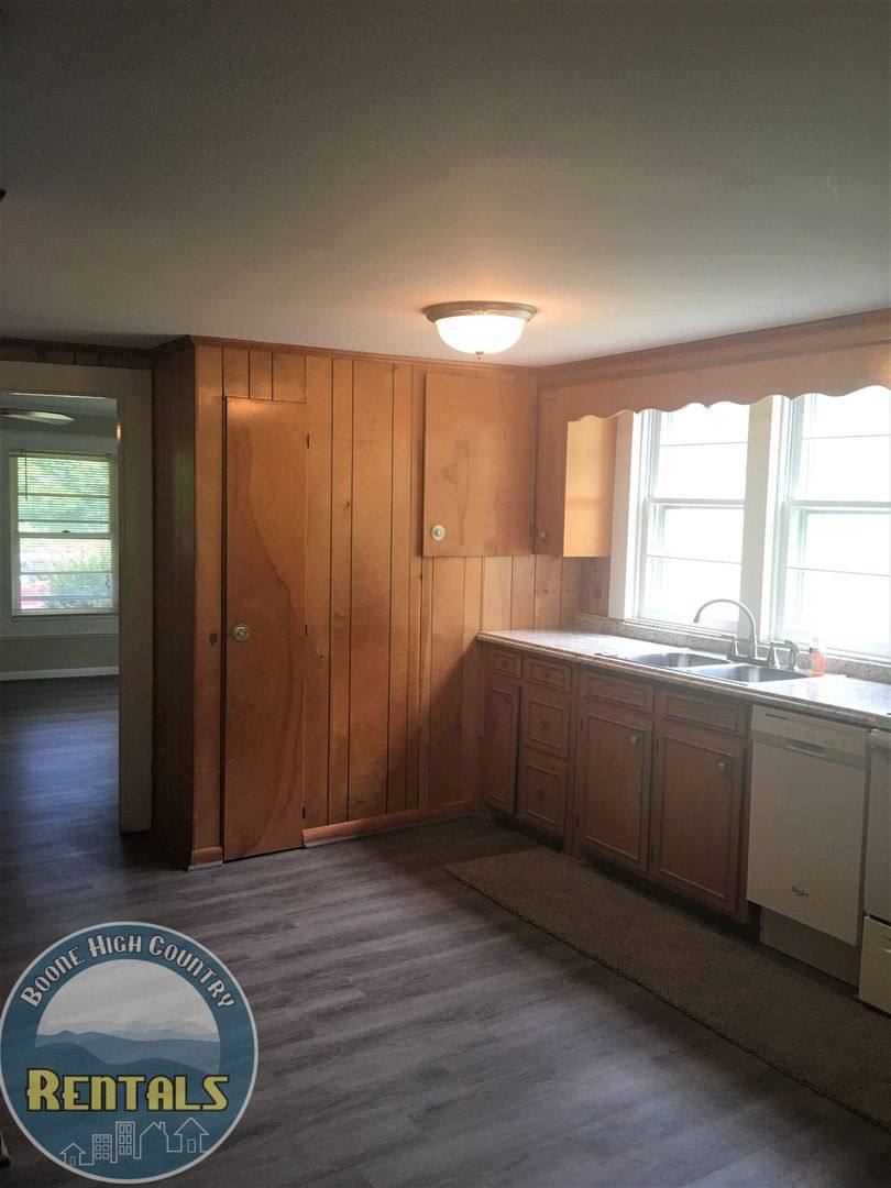 5413 Highway 421 N, Vilas, NC 28692 - House for Rent - Image 5