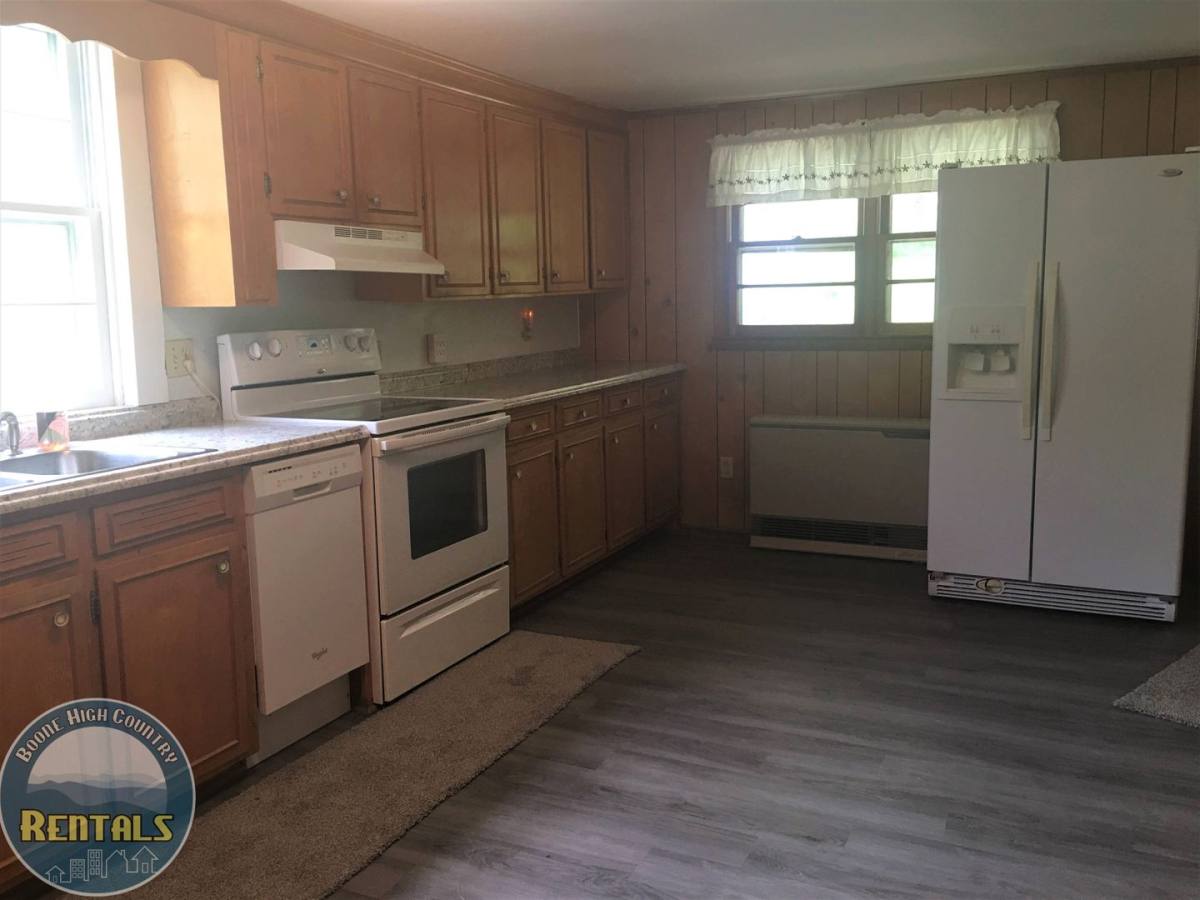 5413 Highway 421 N, Vilas, NC 28692 - House for Rent - Image 6