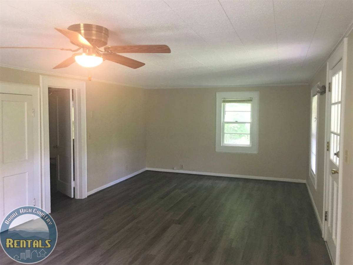 5413 Highway 421 N, Vilas, NC 28692 - House for Rent - Image 4