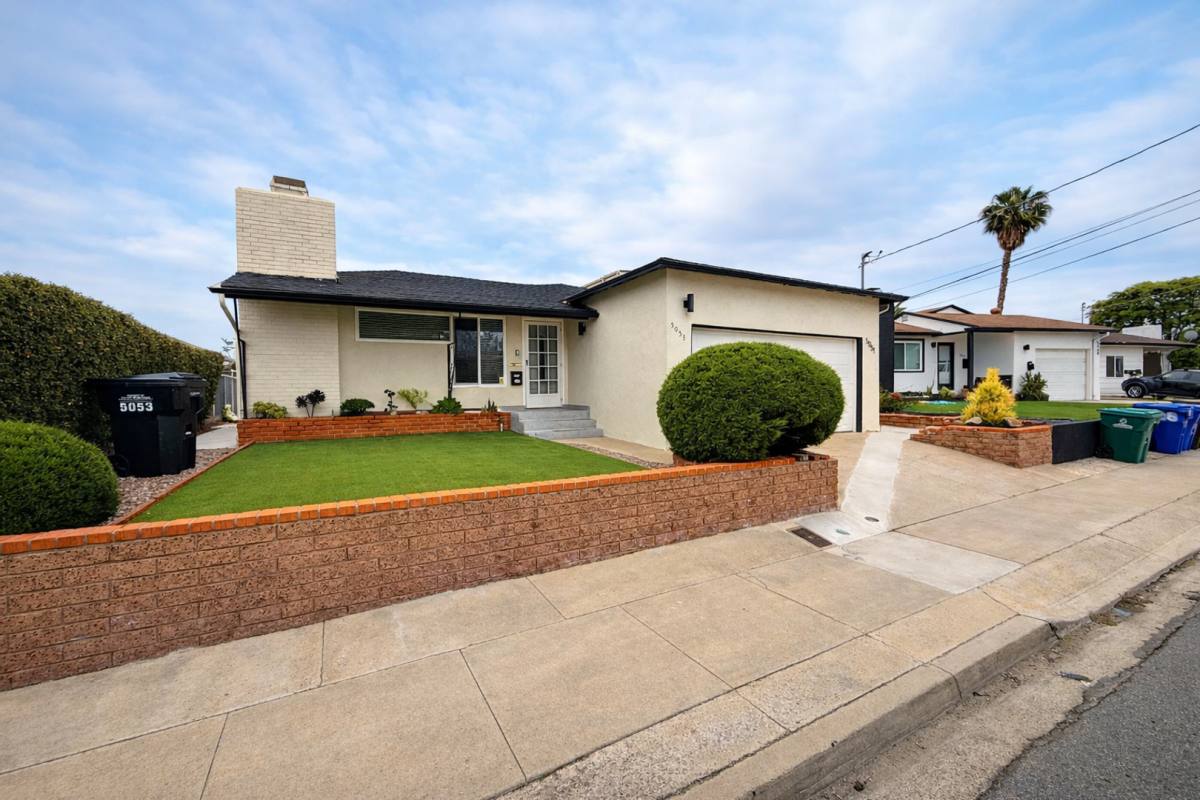 Townhouse for rent at 5053 Art St, San Diego, CA 92115