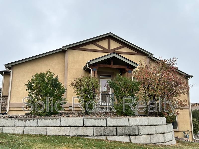 8492 Artesian Springs Point, Colorado Springs, CO 80920 - Townhouse for Rent - Image 3