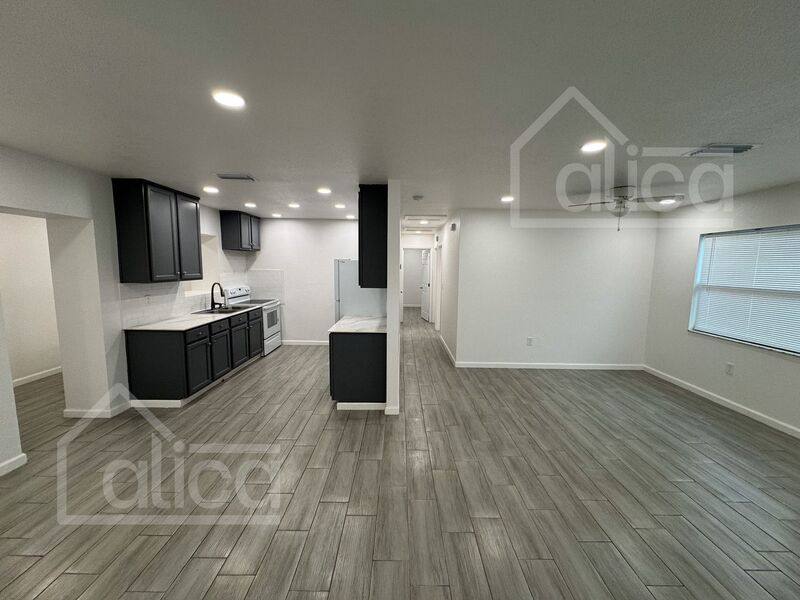 2701 13th St W, Palmetto, FL 34221 - House for Rent - Image 4
