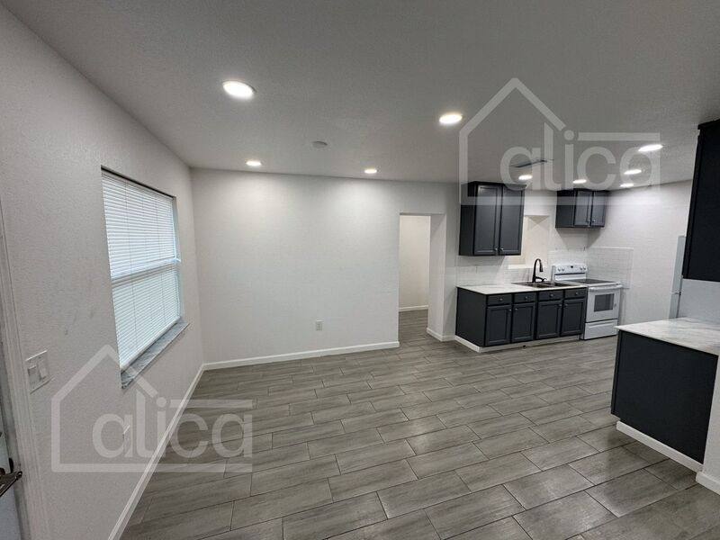 2701 13th St W, Palmetto, FL 34221 - House for Rent - Image 2