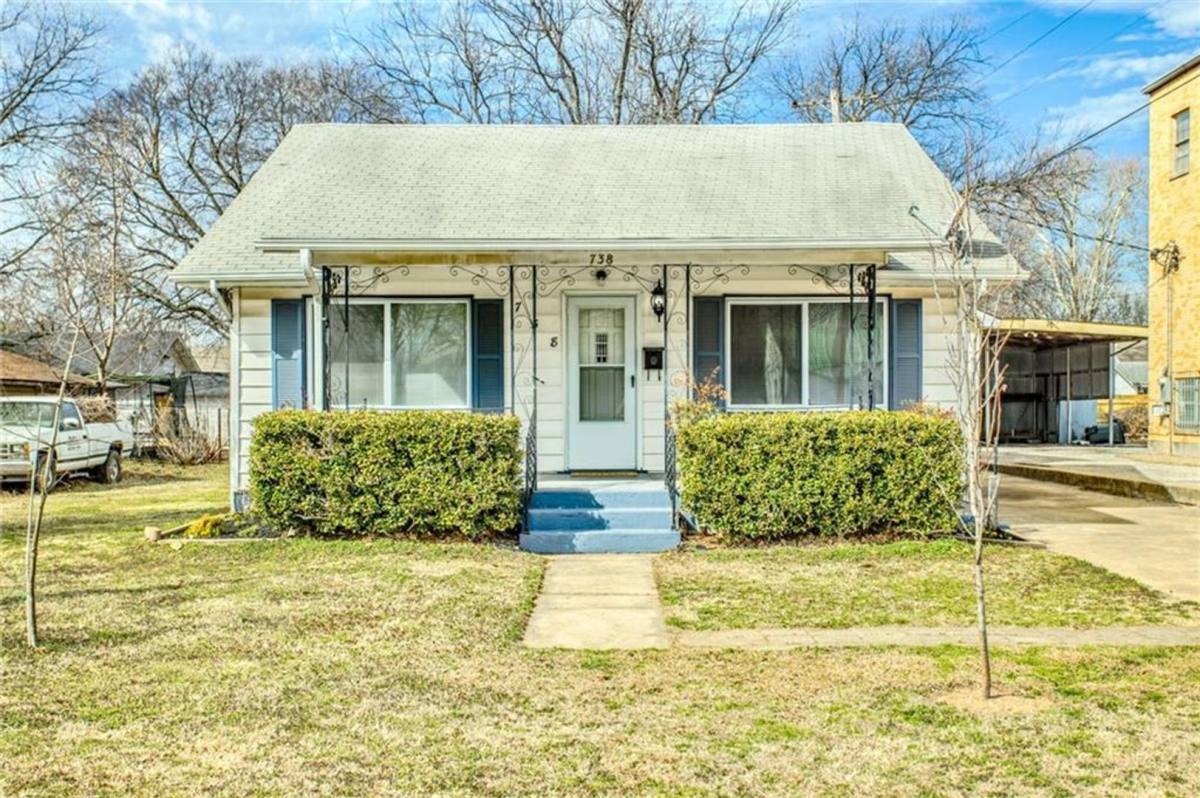House for rent at 738 N Chapman Ave, Shawnee, OK 74801