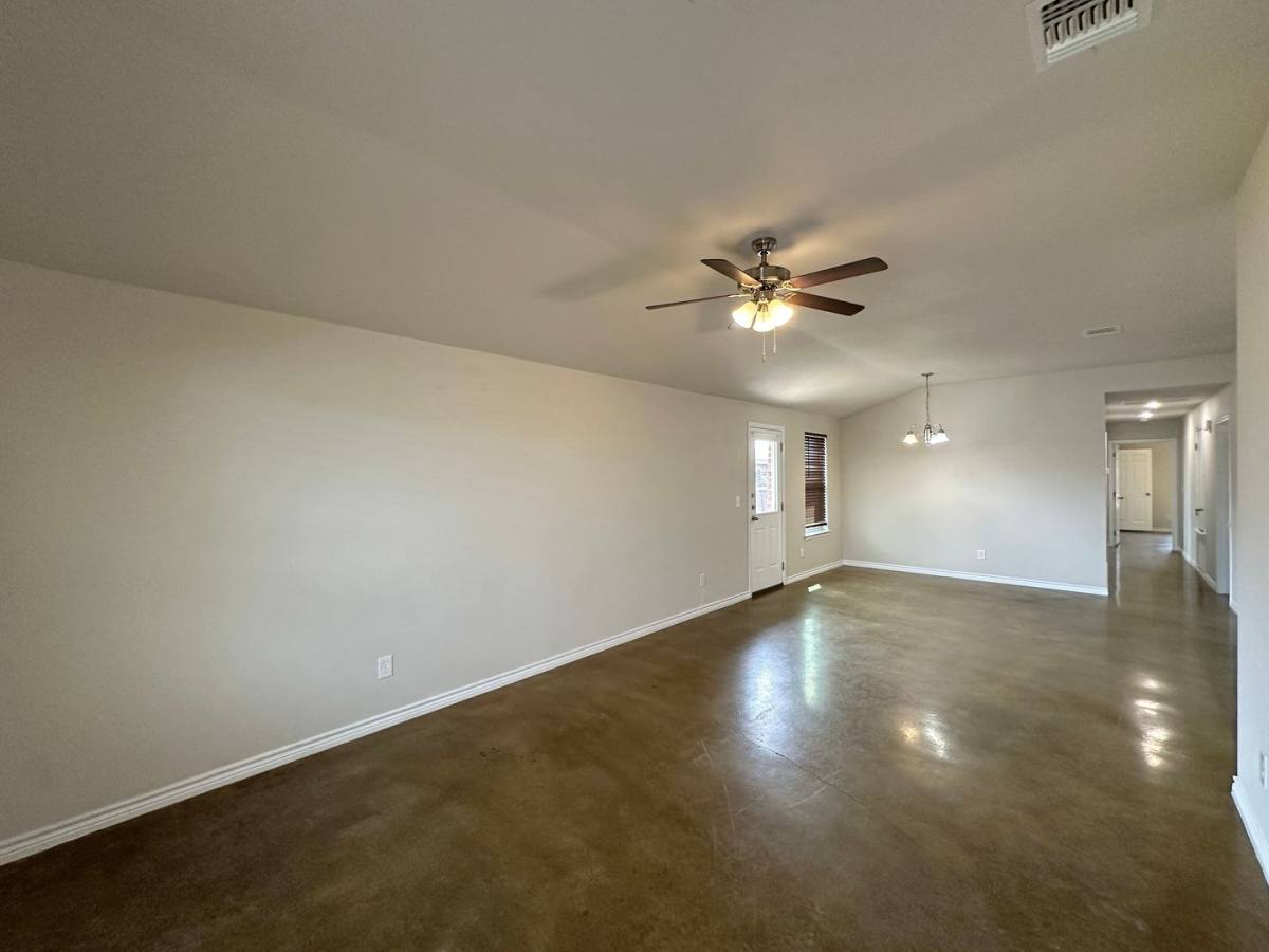 104 Lowes Blvd, Killeen, TX 76542 - Townhouse for Rent - Image 3